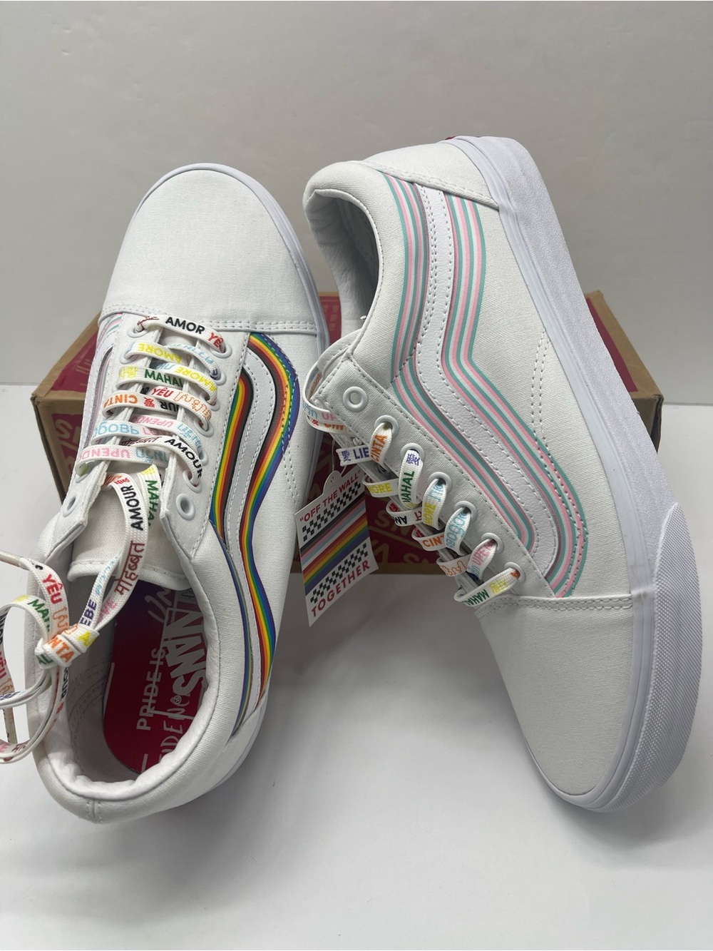 Vans Men’s 12 Old Skool (Pride) White/True White
VN0A5KRFB5U Sneakers - Picture 11 of 16